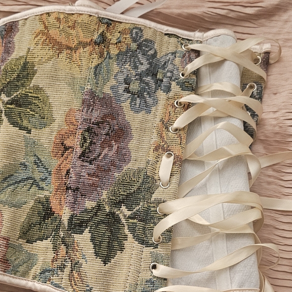 Set of 7 Scarlett Darkness Corsets - Picture 9 of 16